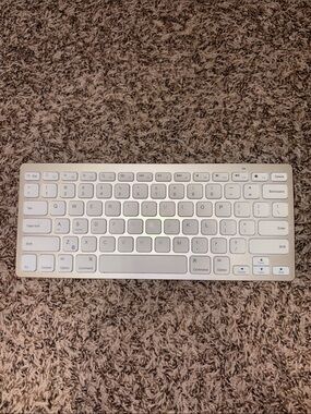 Anker White & Silver Bluetooth Slim Keyboard - Compact Wireless Design